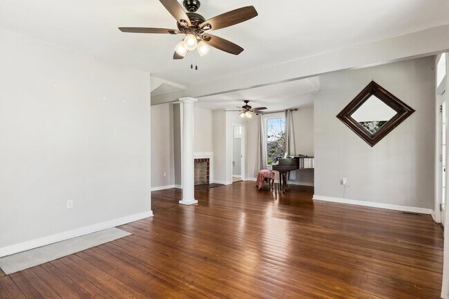 Building Photo - 1906 Vine St