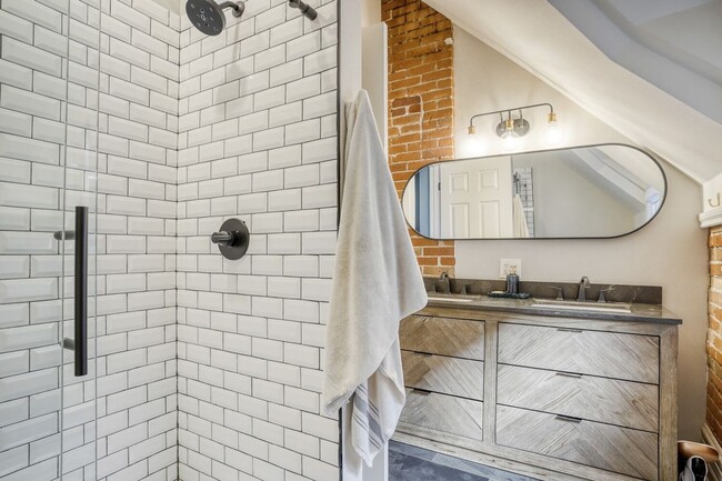 Building Photo - Renovated Historic 4BR Denver Home w/ Private Yard