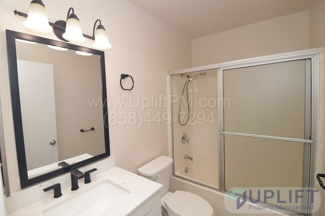 Building Photo - 2-bedroom, 2-bathroom home in a gated comm...