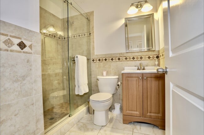 Building Photo - 421 Jackson St