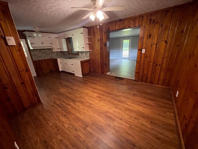 Building Photo - 3 bedroom 1.5 bath house available!   Large yard!