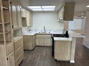 Building Photo - REALLY NICE UPSTRS 1BD 1BA CONDO FOR LEASE! MUST SEE!