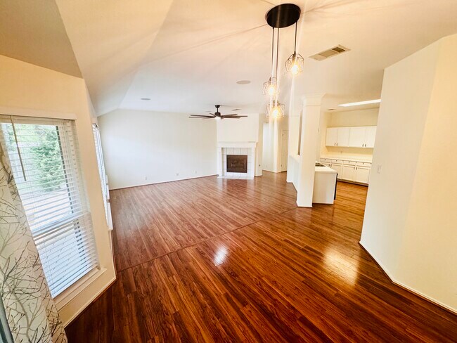 Building Photo - 1731 Warwick Way