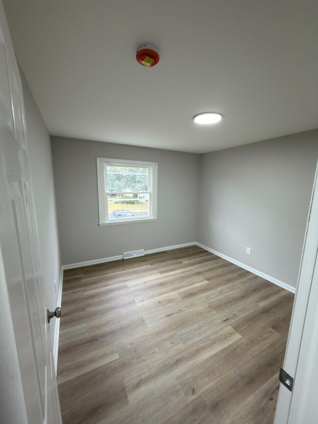 Building Photo - Beautifully Updated 4 Bedroom Rental Home