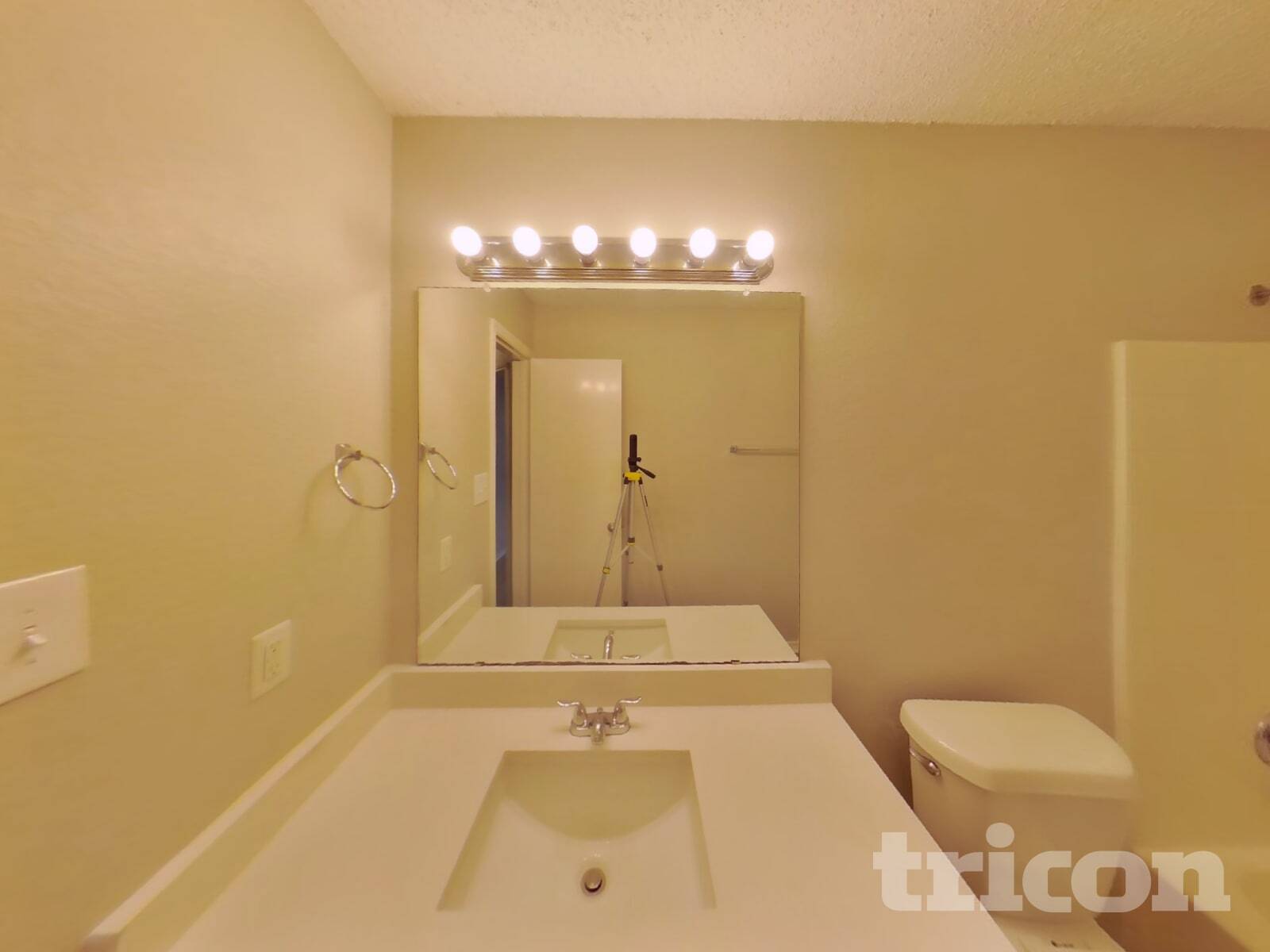 Building Photo - 327 Moss Hill Dr