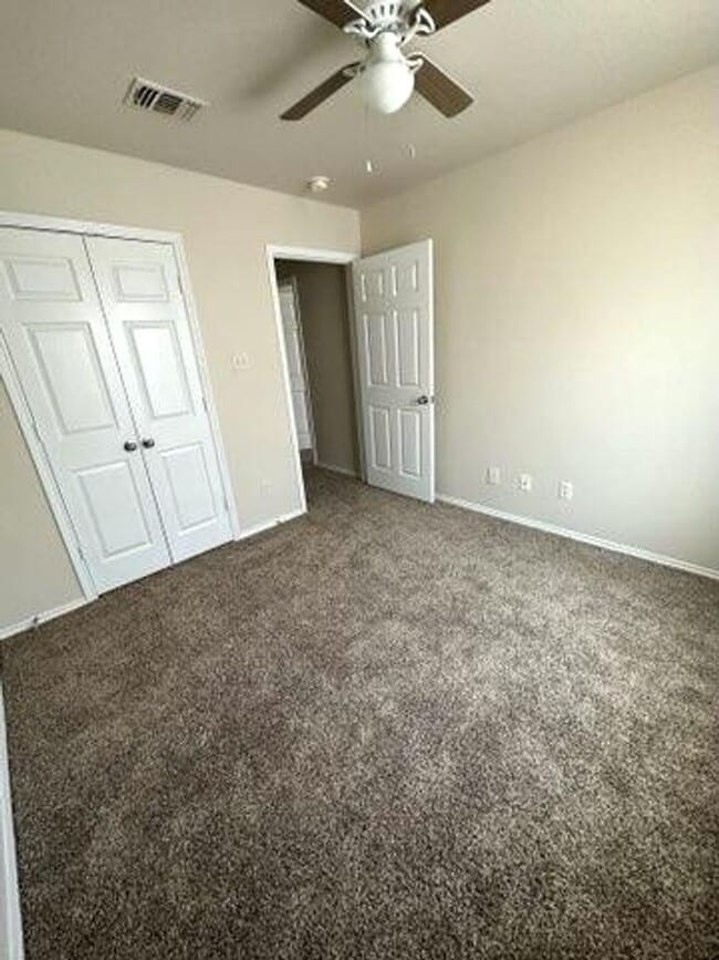 Building Photo - Spacious open concept duplex