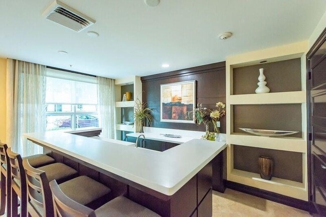 Building Photo - 2421 NE 65th St