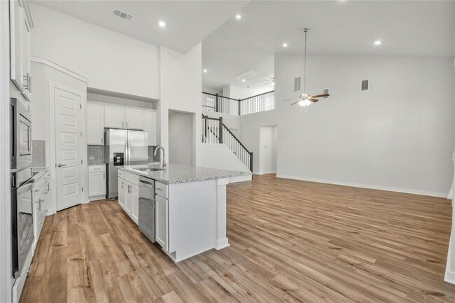 Building Photo - 113 Shadow Oak Cv
