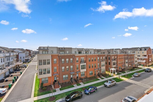 Building Photo - 3 Bed 4.5 Bath - Downtown Crown Townhouse ...
