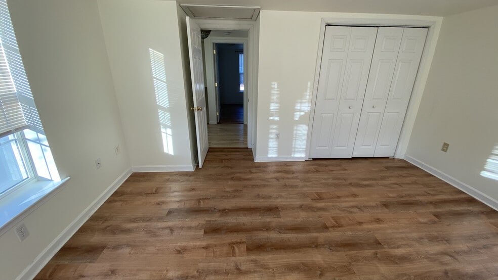 Building Photo - 1294 N Mountain Rd