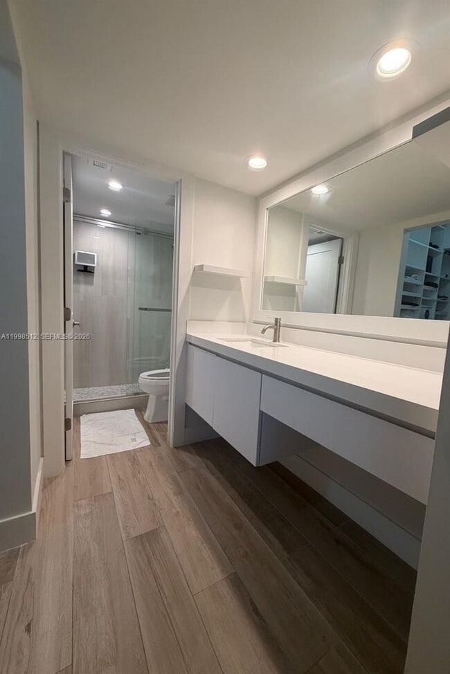 Building Photo - 1925 Brickell Ave