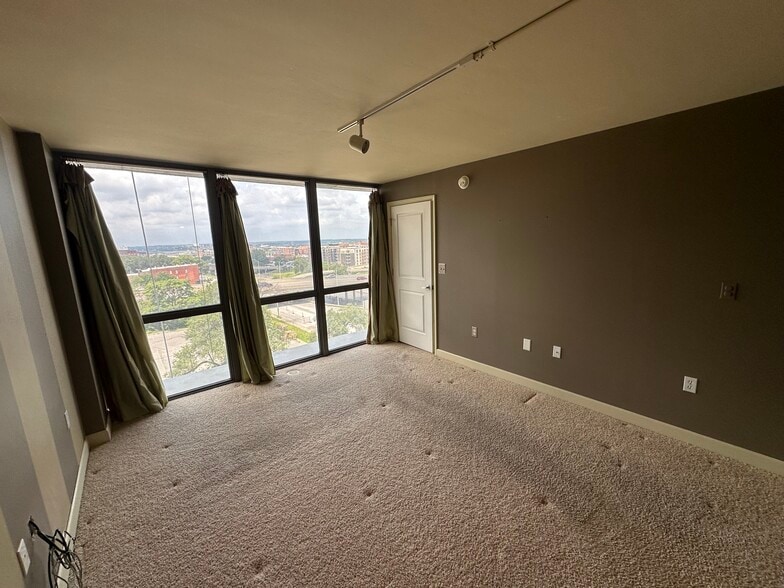 Master Bedroom - 600 Admiral Blvd