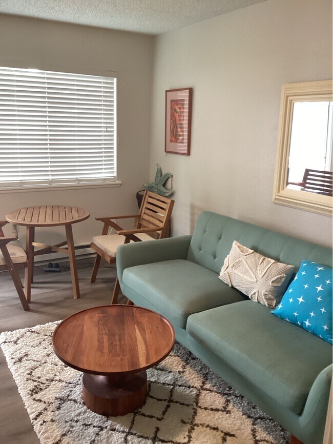 Building Photo - 30 Fern St