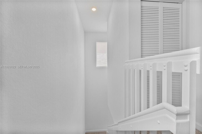 Building Photo - 2498 SE 25th Ct