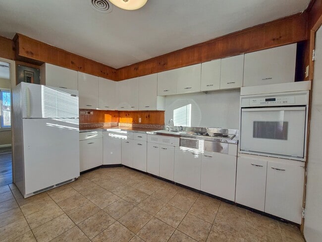 Building Photo - 2 Bedroom 1 Bath Home in Shawnee