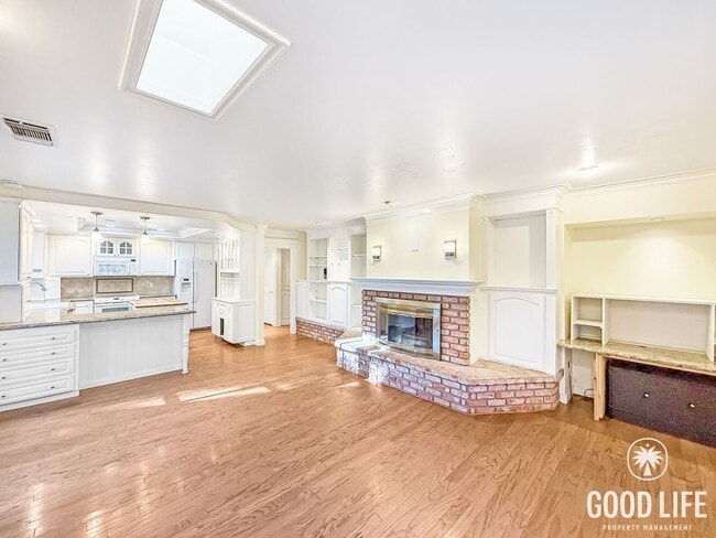 Building Photo - Beautiful 3Bd/2Ba Home On Over an Acre Lot!