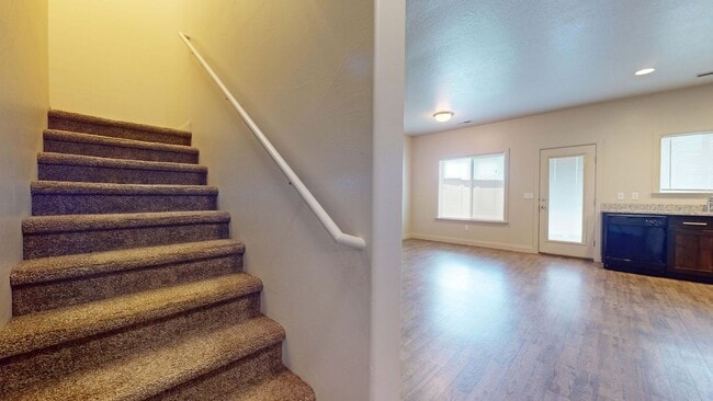 Building Photo - 3 Bedroom Cedar Bend Townhome