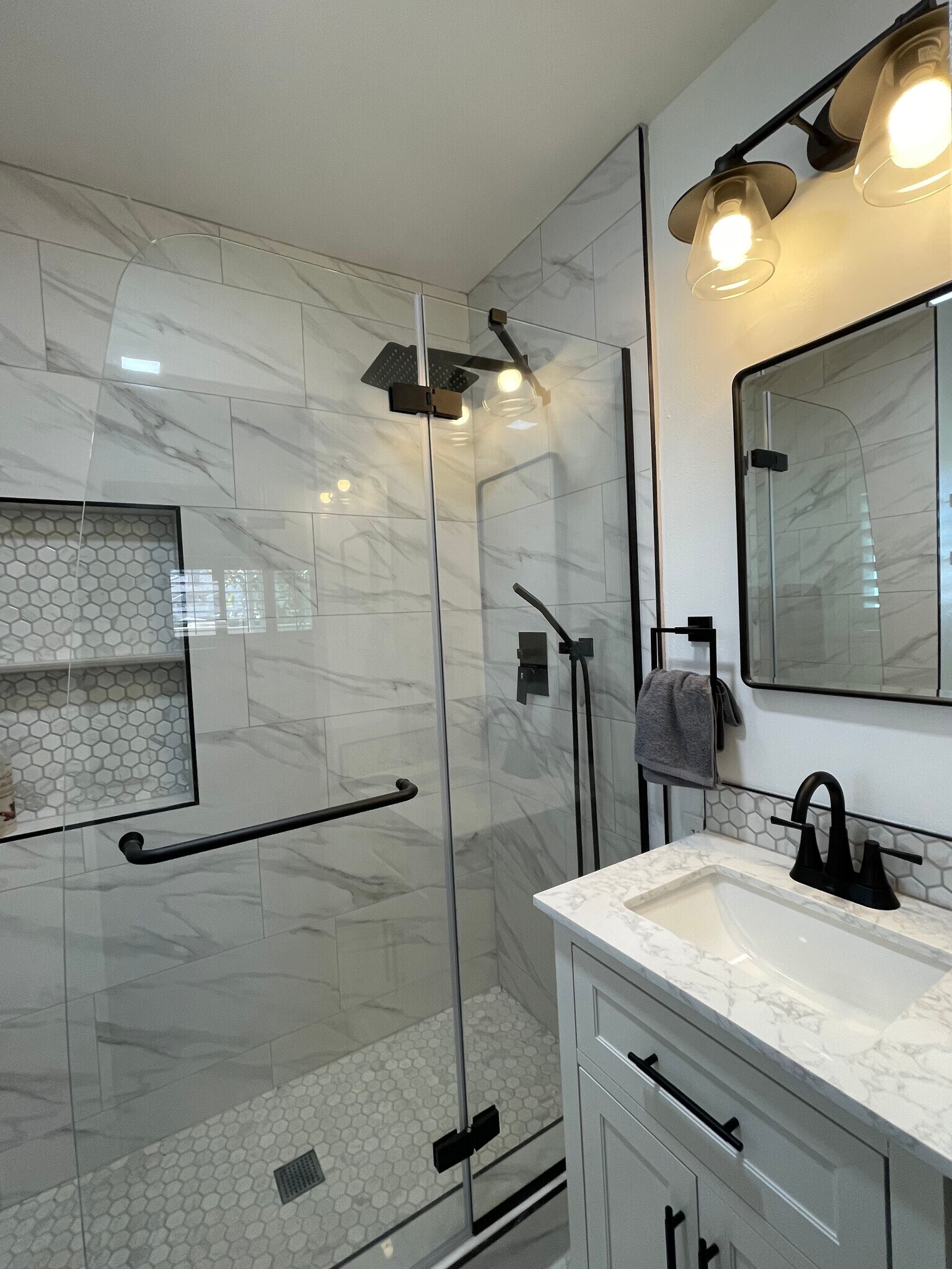 Master Bathroom - 14181 Goldenwest St