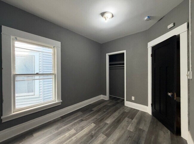 Building Photo - 1042 Elmwood Ave