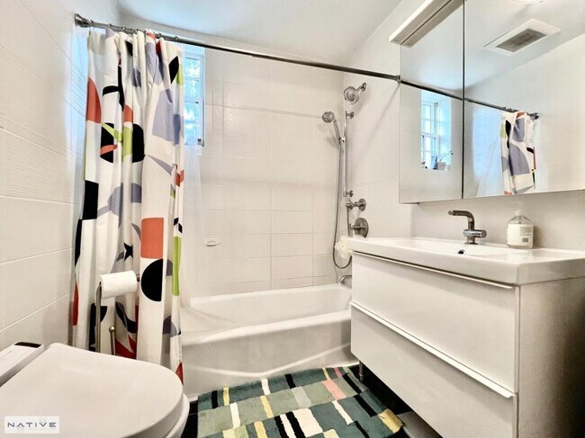 Building Photo - 3 bedroom in Brooklyn NY 11222
