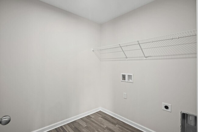 Building Photo - Beautiful 4/2 home with NEW fenced yard