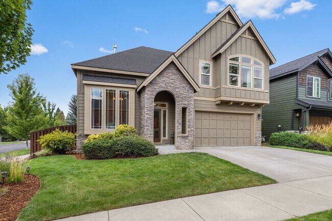 Primary Photo - Stunning furnished home located in the des...