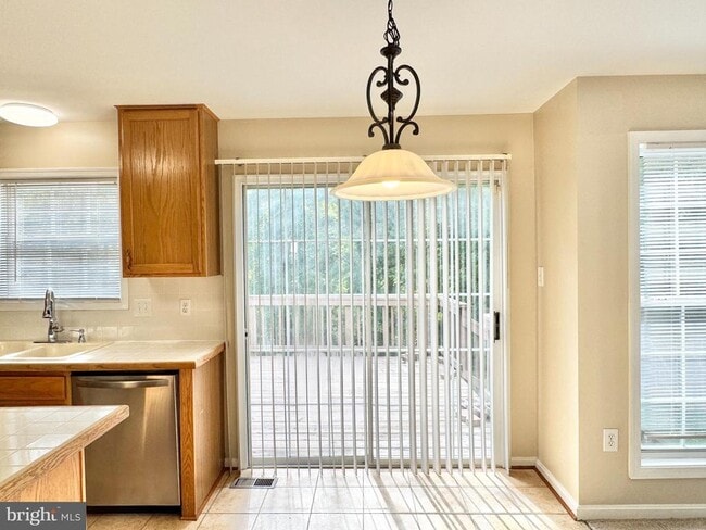 Building Photo - 9 Kimberly Dr