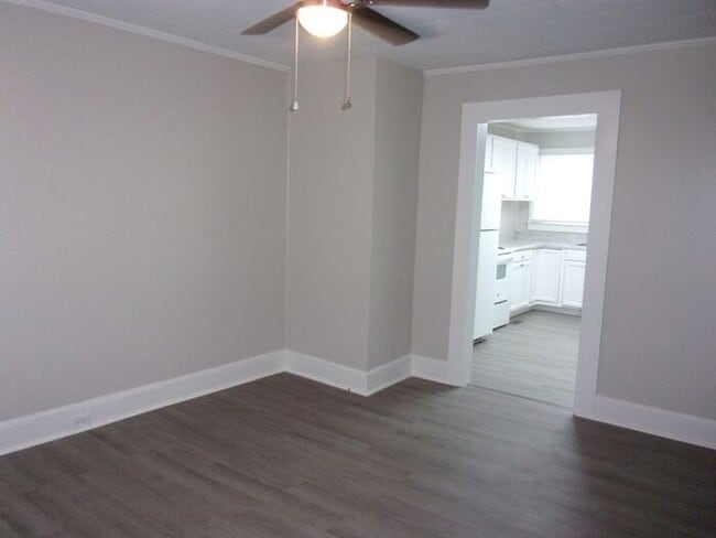 Building Photo - Renovated 2 Bedroom 1 1/2 Bath Townhome - ...
