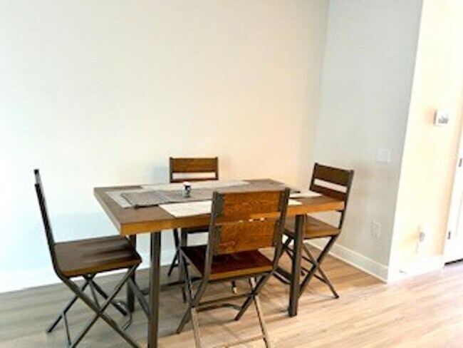 Building Photo - FURNISHED!!!  BEAUTIFUL 3 BEDROOM 2.5 BATH...