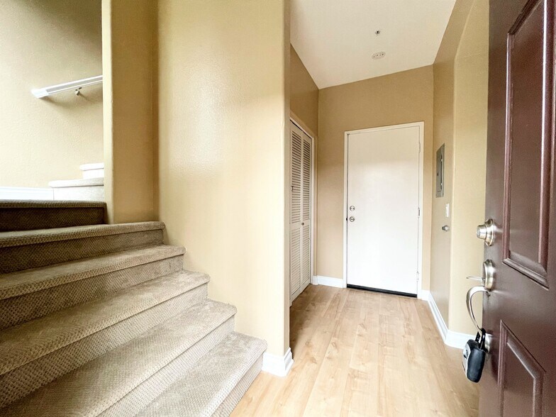 Building Photo - 3115 Via Puerta