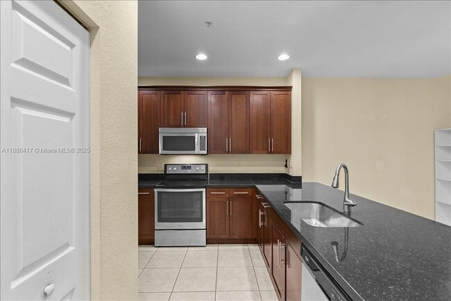 Building Photo - 1048 SW 147th Ave