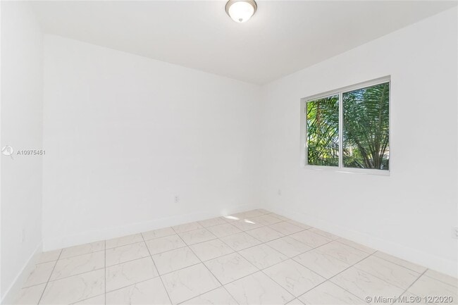 Building Photo - 14750 NE 7th Ave