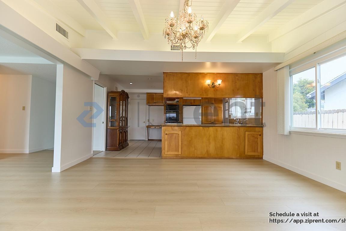 Building Photo - 630 La Presa Dr