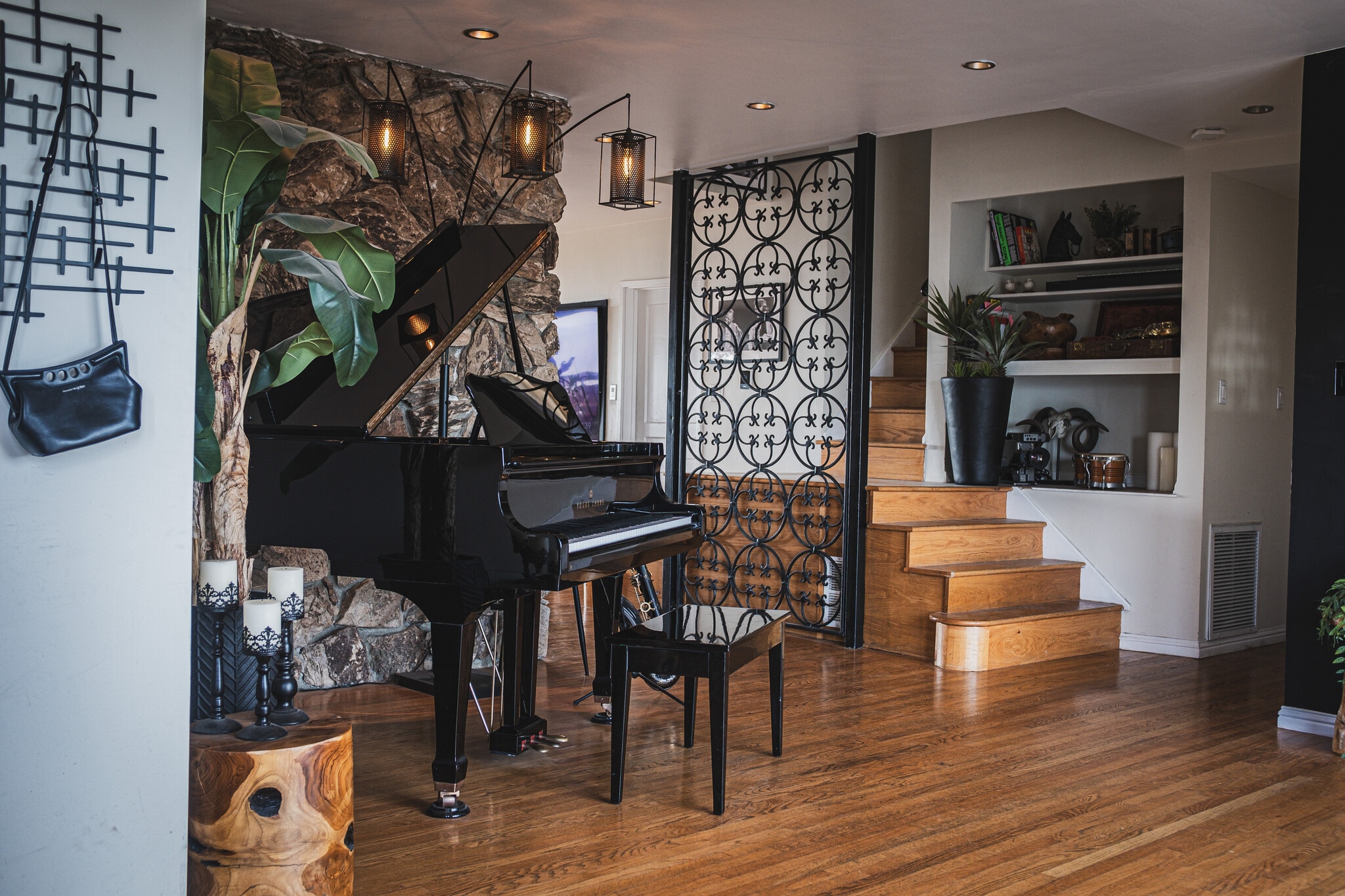 Building Photo - 2050 Cyprean Dr