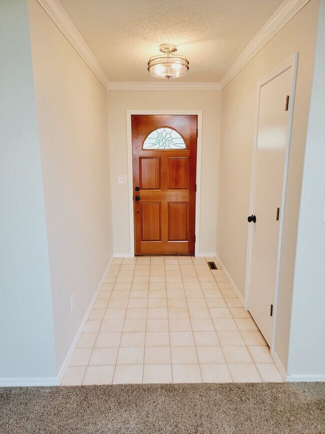 Building Photo - Primrose Market Place Area - Mission Hills Subdivision