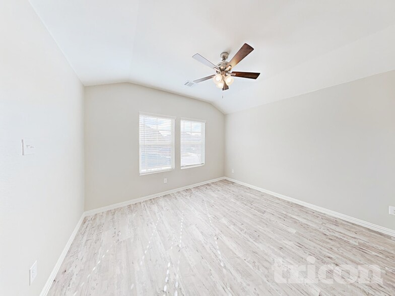 Building Photo - 275 Sunshine Ln