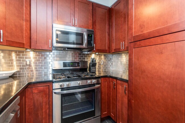 Building Photo - 1823 Pine St