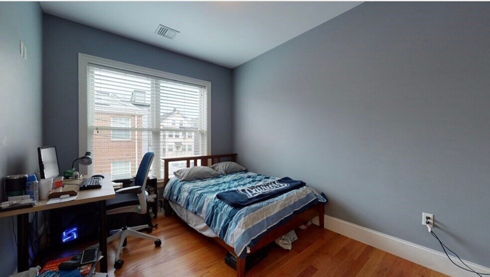 Building Photo - 15 Preble St
