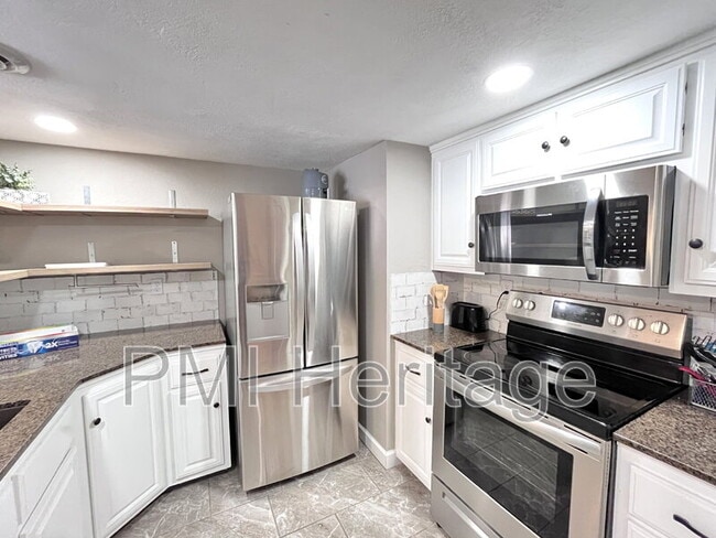 Building Photo - 26 Melinda Ln