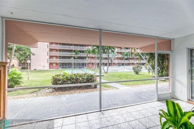 Building Photo - 200 NE 12th Ave