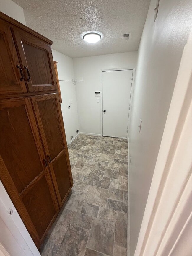 Building Photo - Newly Remodeled 2 Bed 1 Bath home in Independence