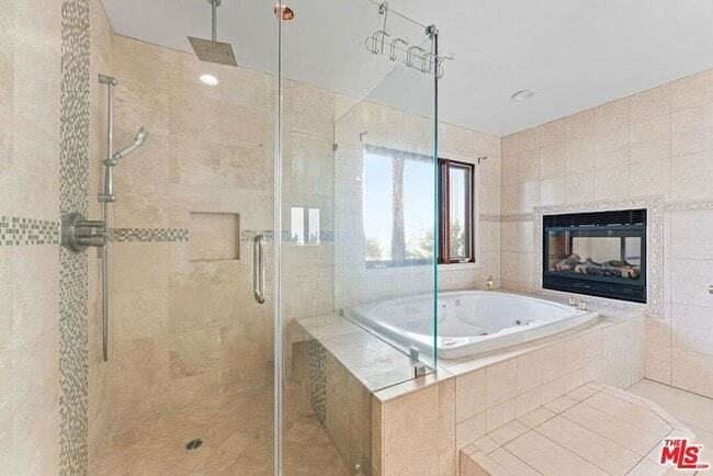 Building Photo - 15123 Greenleaf St