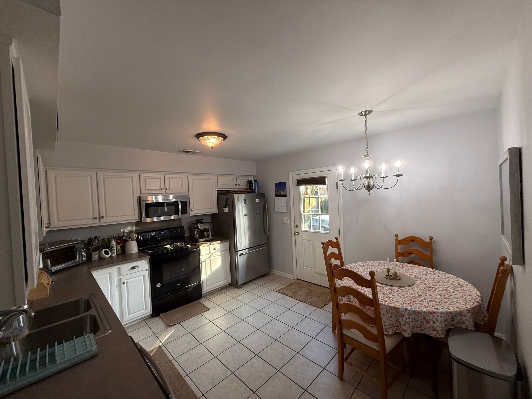 Building Photo - 208 Tanglewood Ave