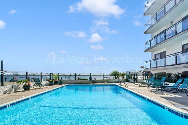 Building Photo - 3916 Riviera Dr