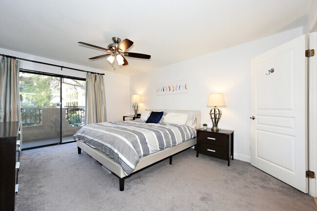 Building Photo - 1633 S Bentley Ave