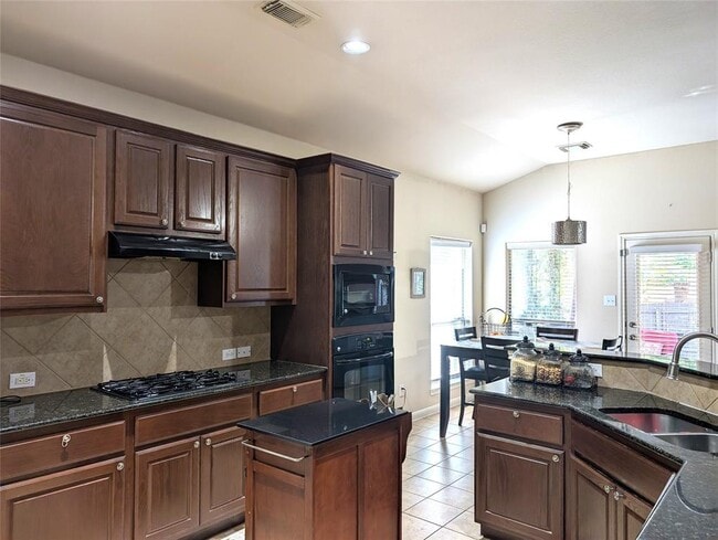 Building Photo - 303 Steer Acres Ct