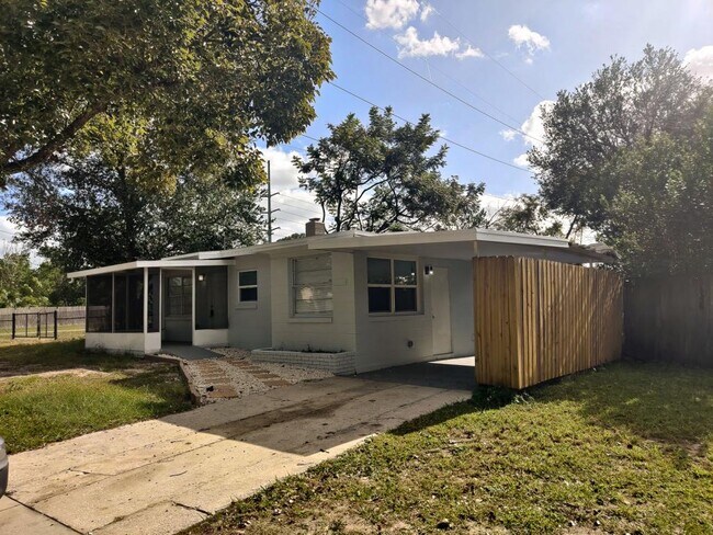 Building Photo - 5500 Balboa Dr