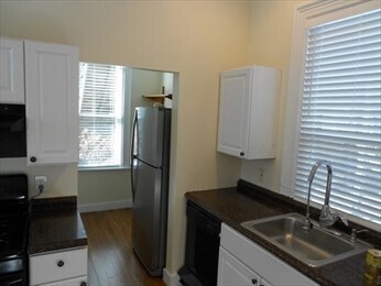 Building Photo - 16 Holbrook St