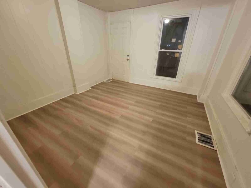 Building Photo - 324 S 4th St