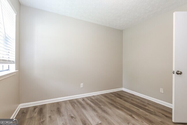 Building Photo - 527 Brookfield Way